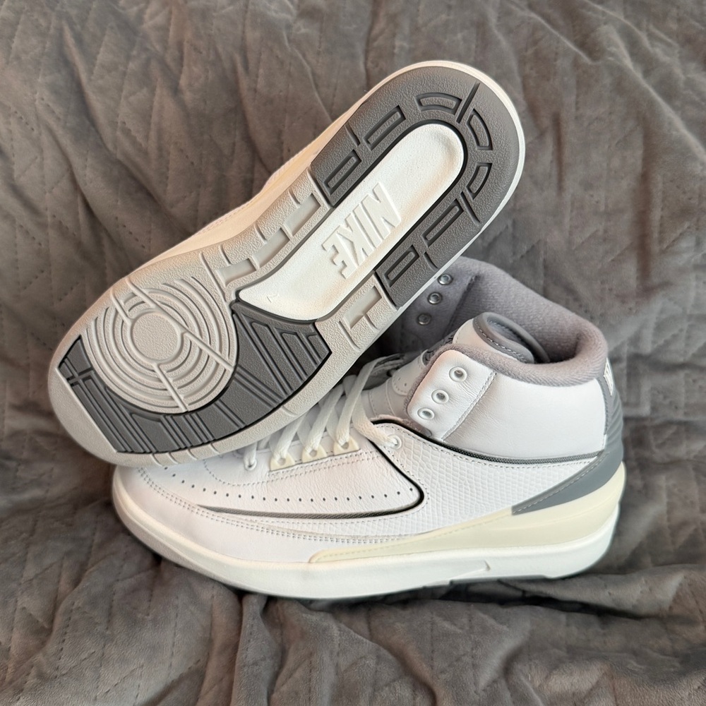 Jordan 2 retro gs
Cement grey
Brand new - Picture 4 of 10